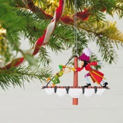 Hallmark Disney Peter Pan 70th Anniversary Swashbuckling Showdown Ornament -Toys Gift Store disney peter pan 70th anniversary swashbuckling showdown ornament 5 33074951684280