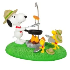 Hallmark The Peanuts® Gang Pancake Pals Ornament -Toys Gift Store the peanuts r gang pancake pals ornament 3 33074953552056